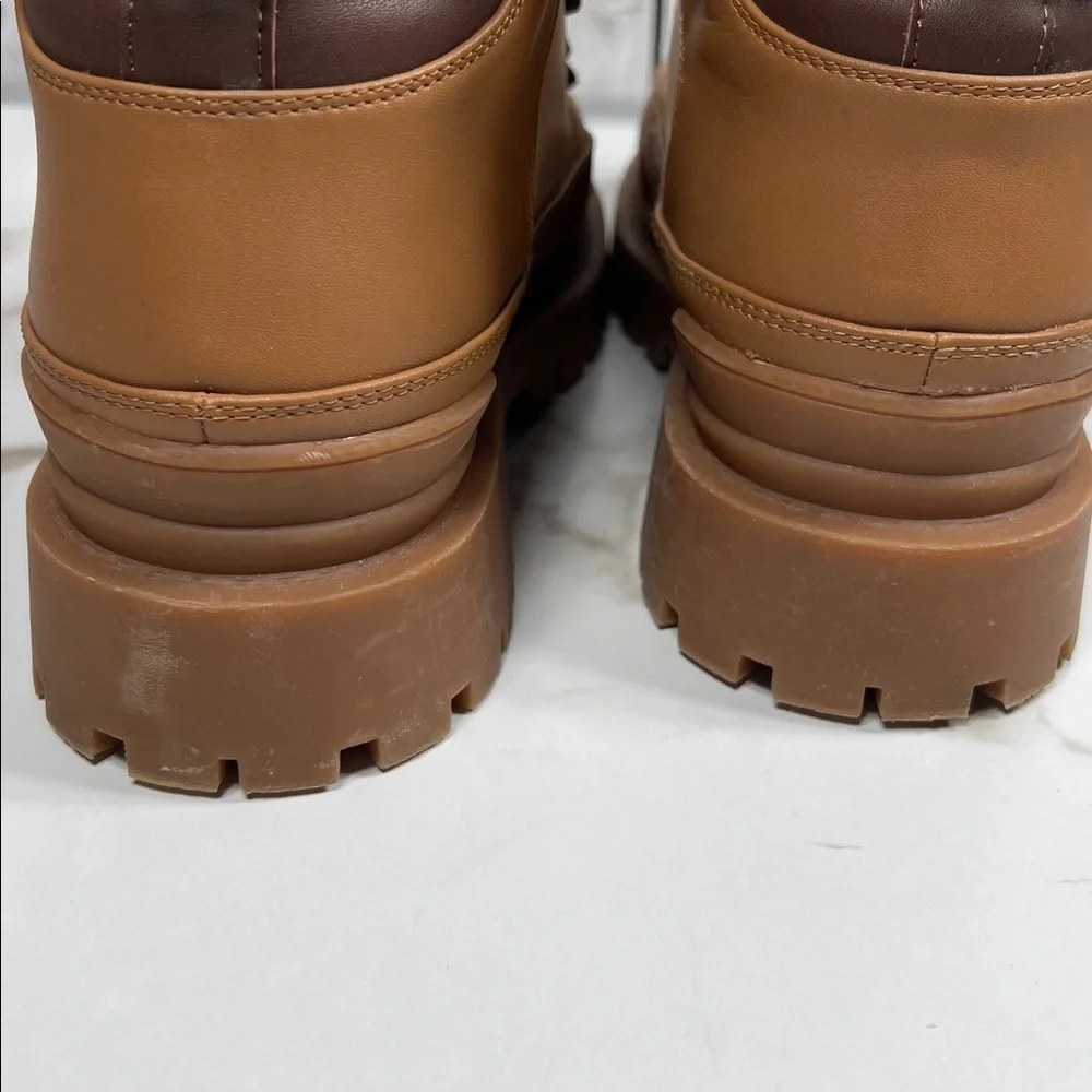 Aqua storm faux sherpa lined lugged sole ankle boots size 8